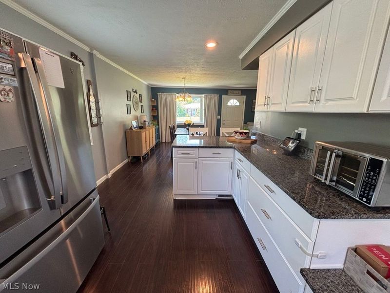 409 Sylvia Drive , Chardon, OH 44024 Photo 6