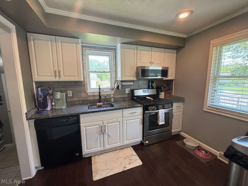 409 Sylvia Drive , Chardon, OH 44024 Photo 7