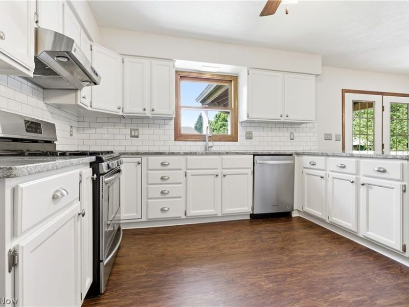 8960 Laurel Lane, North Royalton, OH 44133 Photo 10