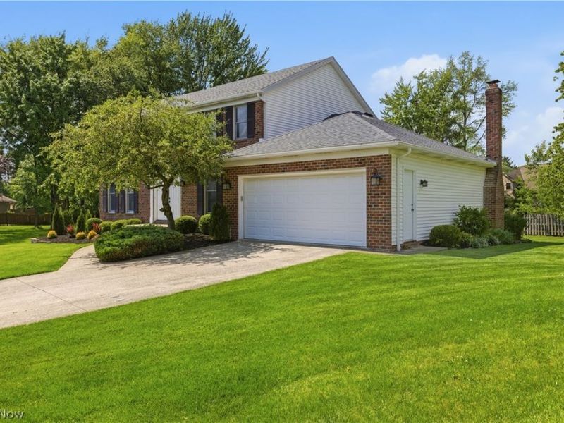 8960 Laurel Lane, North Royalton, OH 44133 Photo 3