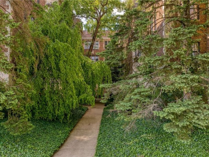 2517 Overlook Road, Unit 19, Cleveland Heights, OH 44106 Photo 2