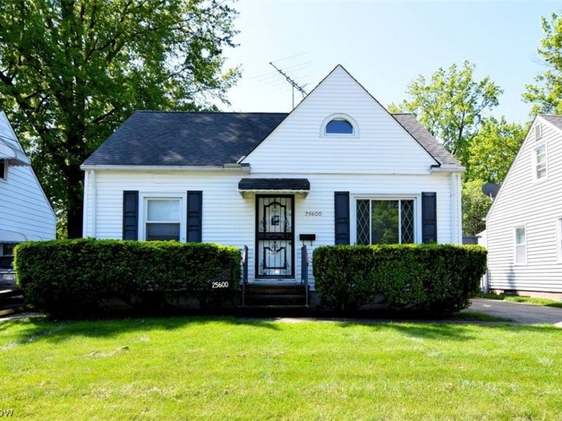 25600 Zeman Avenue, Euclid, OH 44132 Photo 1
