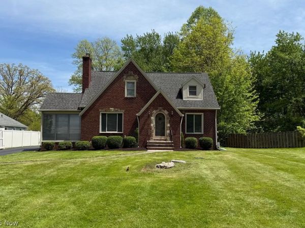 7679 S Eastland Road , Middleburg Heights, OH 44130