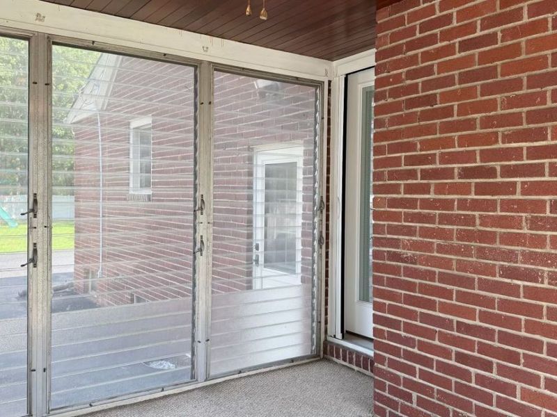 7679 S Eastland Road , Middleburg Heights, OH 44130 Photo 17