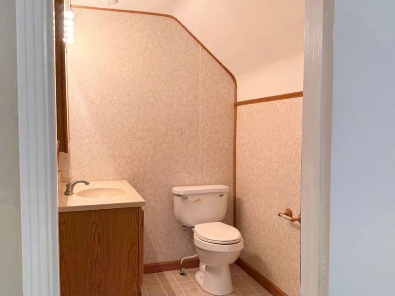 7679 S Eastland Road , Middleburg Heights, OH 44130 Photo 23