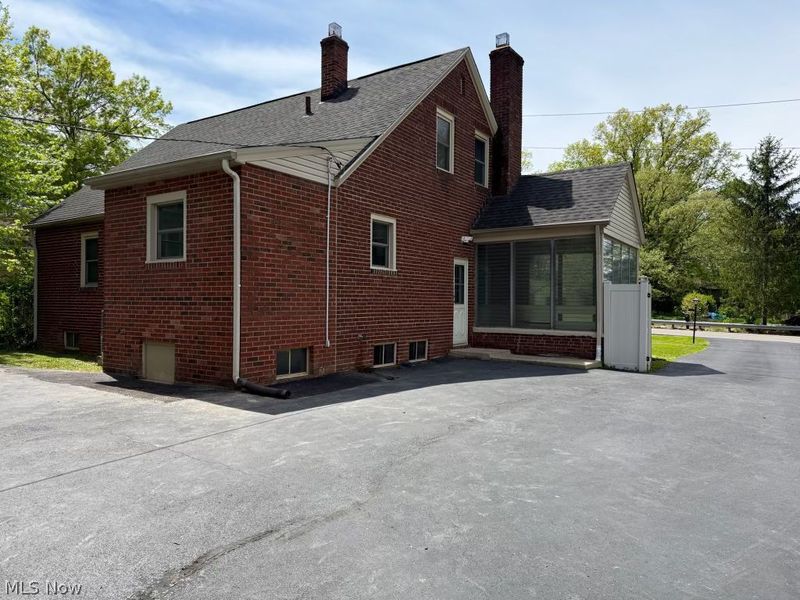 7679 S Eastland Road , Middleburg Heights, OH 44130 Photo 3