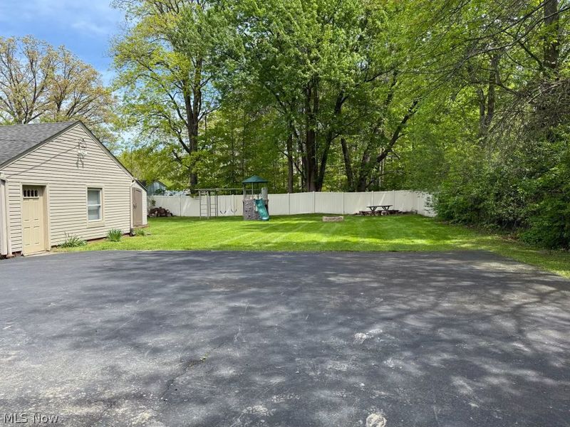 7679 S Eastland Road , Middleburg Heights, OH 44130 Photo 5