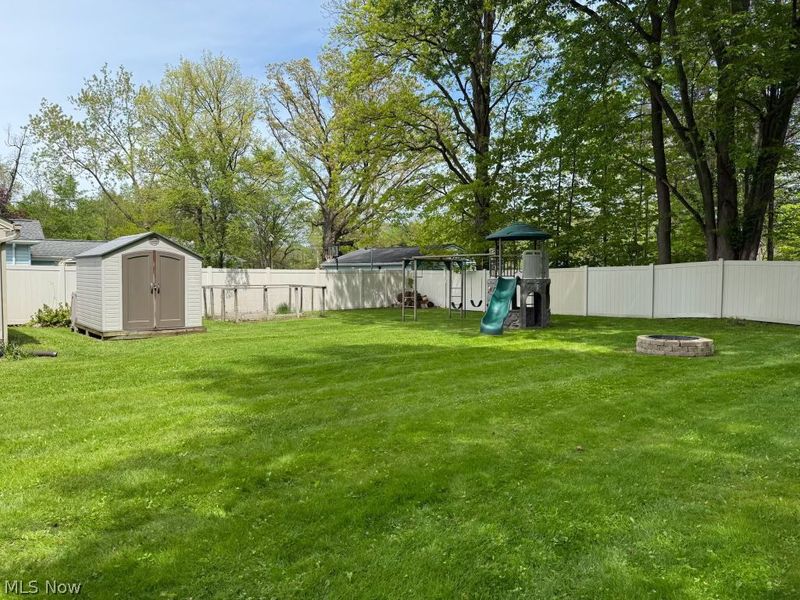7679 S Eastland Road , Middleburg Heights, OH 44130 Photo 6