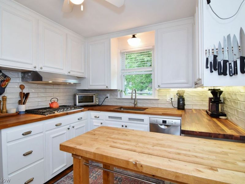 2658 Canterbury Road , Cleveland Heights, OH 44118 Photo 17