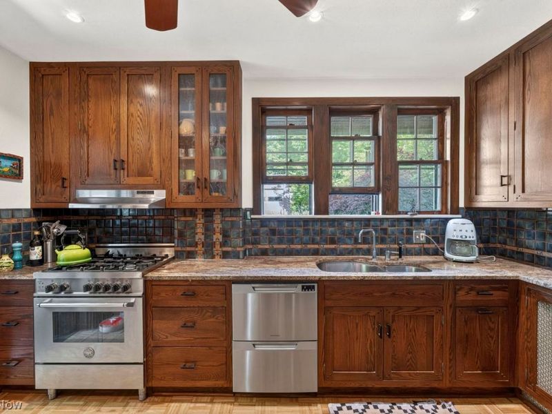 2879 Weybridge Road , Shaker Heights, OH 44120 Photo 14