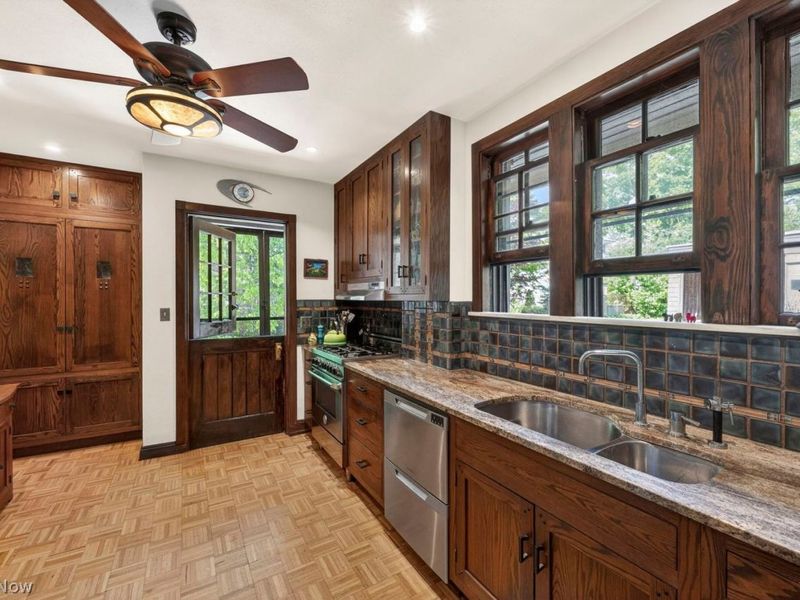2879 Weybridge Road , Shaker Heights, OH 44120 Photo 16