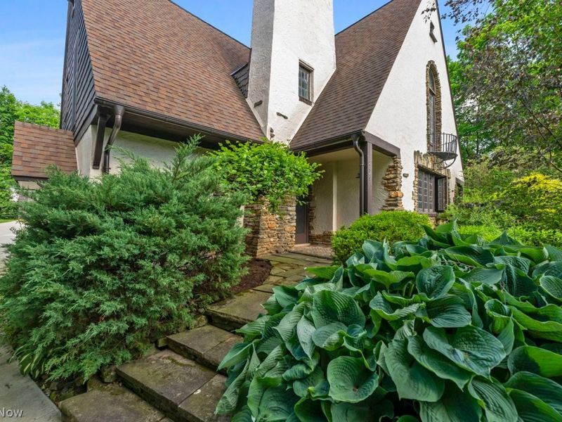 2879 Weybridge Road , Shaker Heights, OH 44120 Photo 2