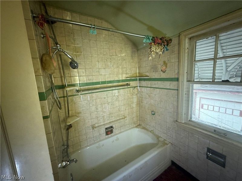 16803 Biltmore Avenue , Cleveland, OH 44128 Photo 11