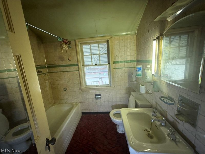 16803 Biltmore Avenue , Cleveland, OH 44128 Photo 12