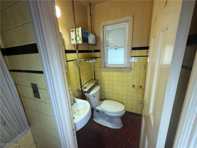 16803 Biltmore Avenue , Cleveland, OH 44128 Photo 2