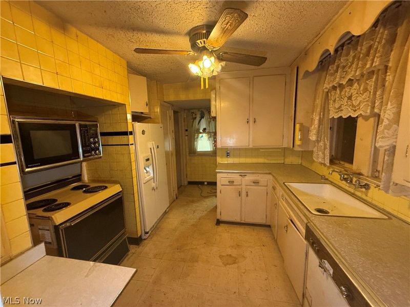 16803 Biltmore Avenue , Cleveland, OH 44128 Photo 4