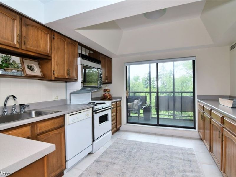 25805 Fairmount Boulevard , Unit 404, Beachwood, OH 44122 Photo 8