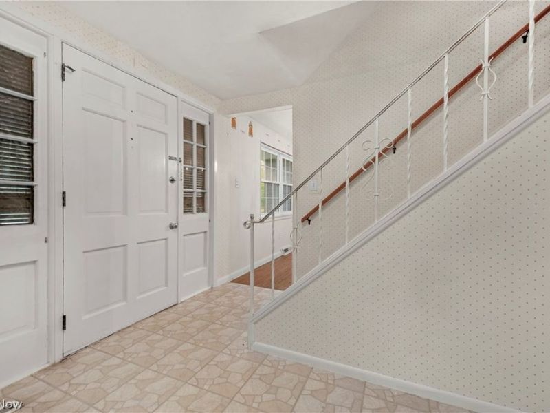 24237 Woodmere Drive , North Olmsted, OH 44070 Photo 3