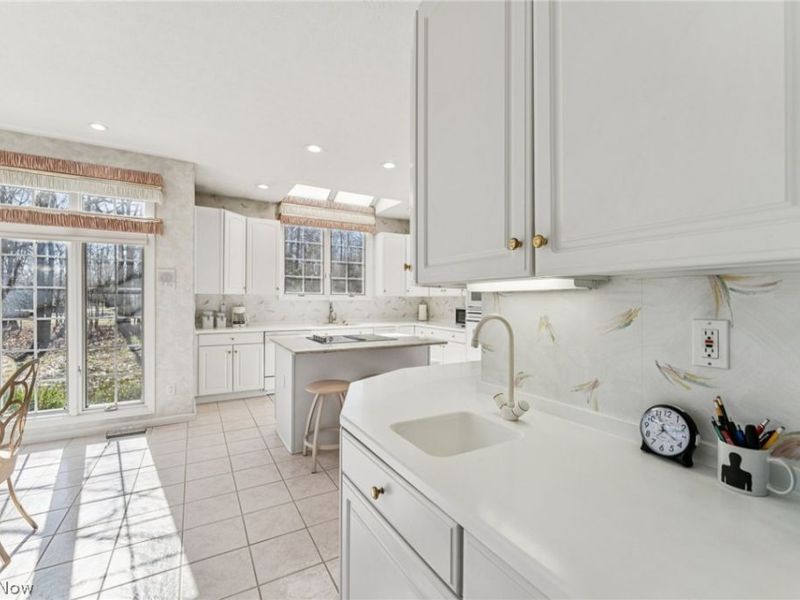 32341 Regency Court , Avon Lake, OH 44012 Photo 17
