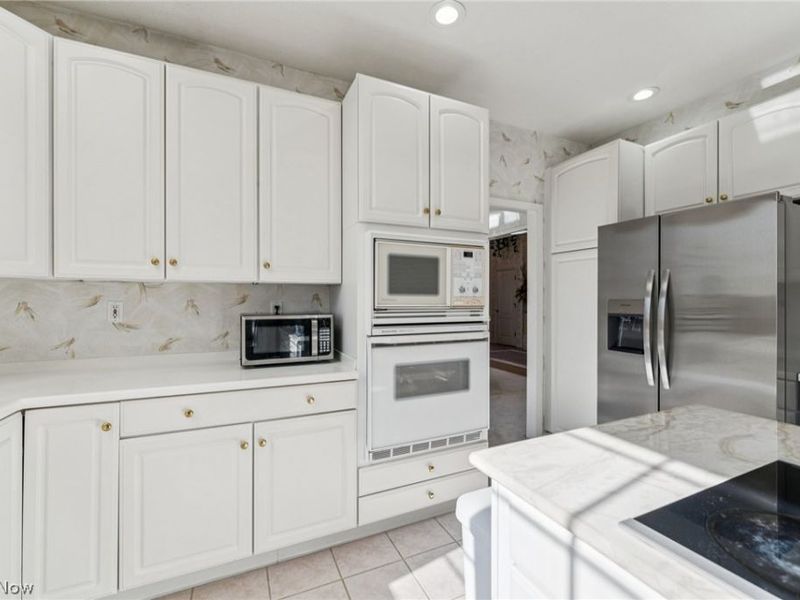 32341 Regency Court , Avon Lake, OH 44012 Photo 21