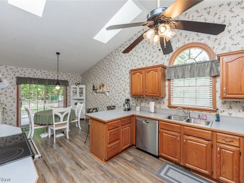 6405 Ridgeview Boulevard , North Ridgeville, OH 44039 Photo 9
