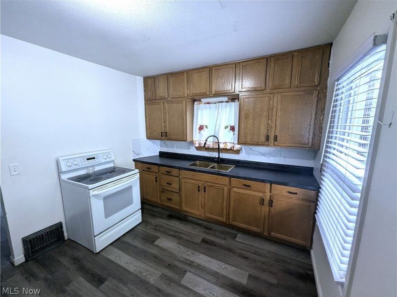 2330 Mahoning Avenue NW, Warren, OH 44483 Photo 14