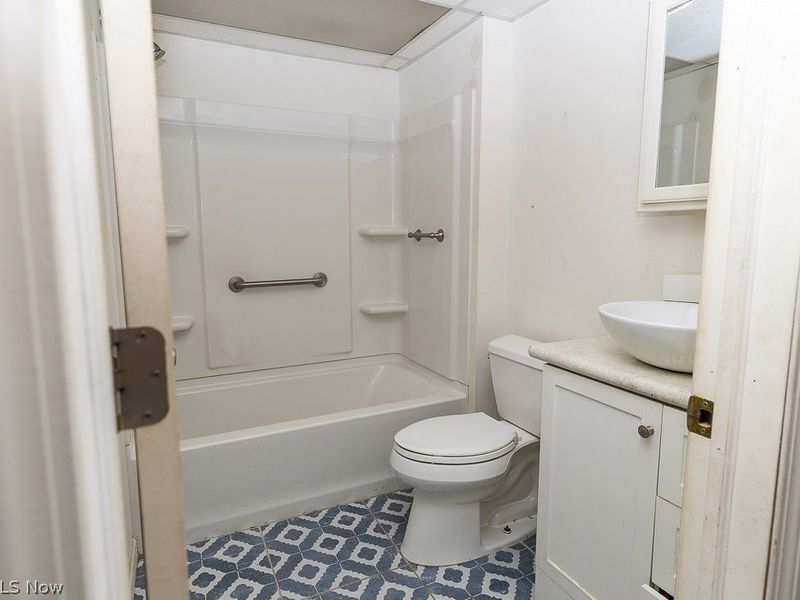 2330 Mahoning Avenue NW, Warren, OH 44483 Photo 41