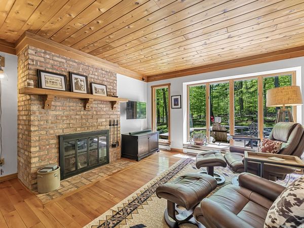 4021 Oxford Drive E, Leland, MI 49654