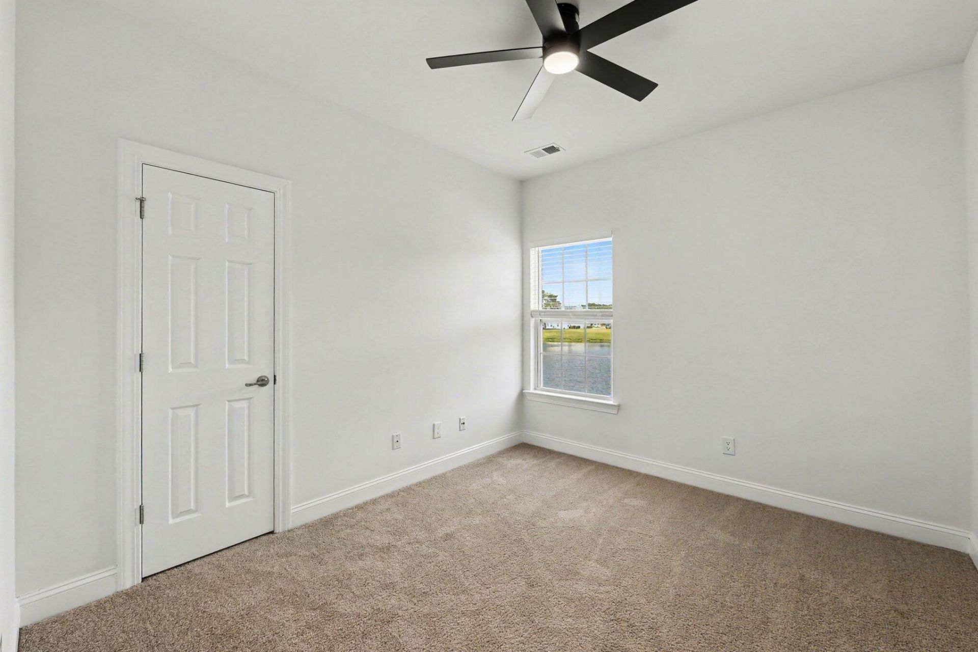 5275 Mulholland Drive Photo 15