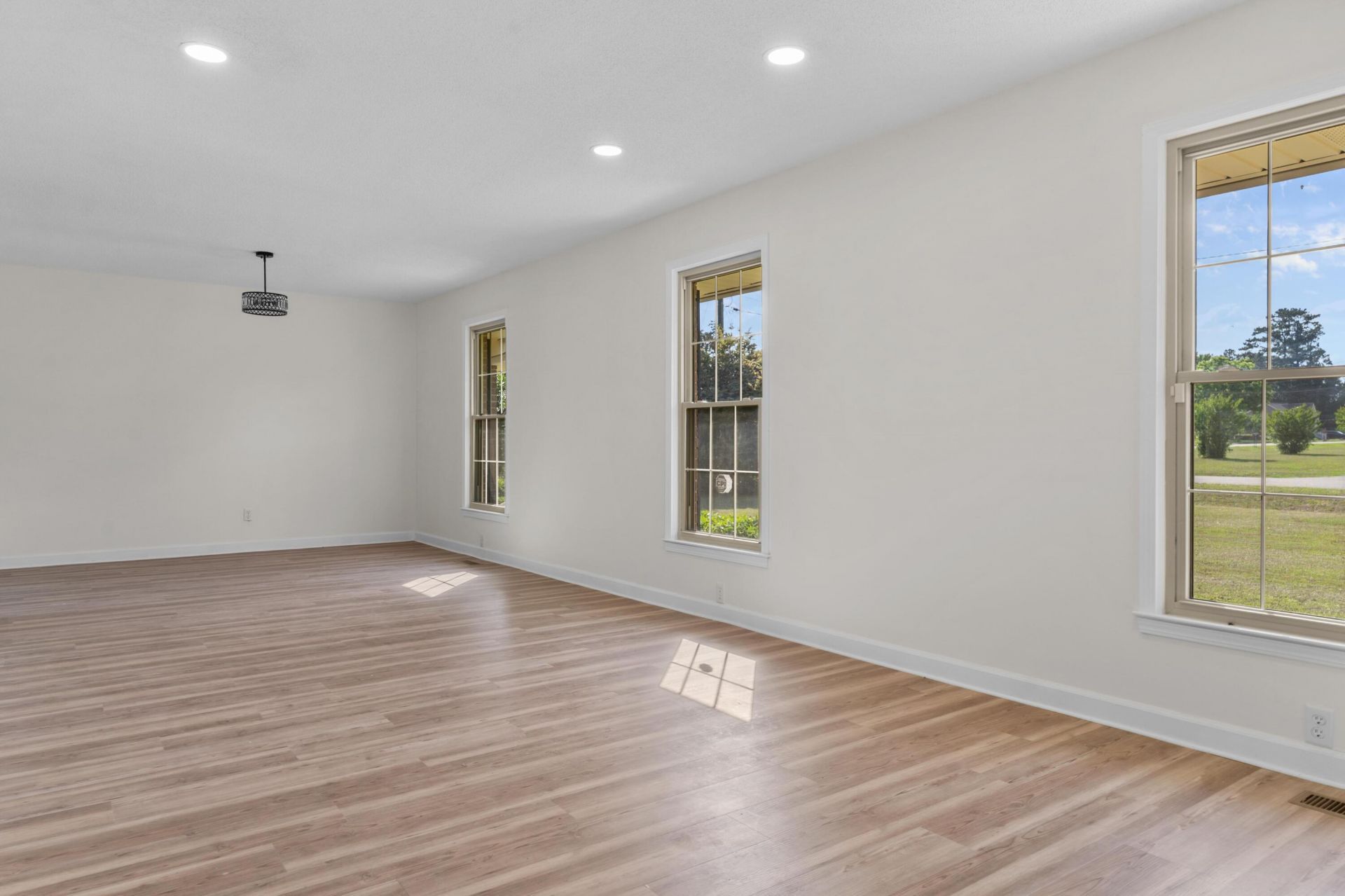 392 Fanfare Lane Photo 8
