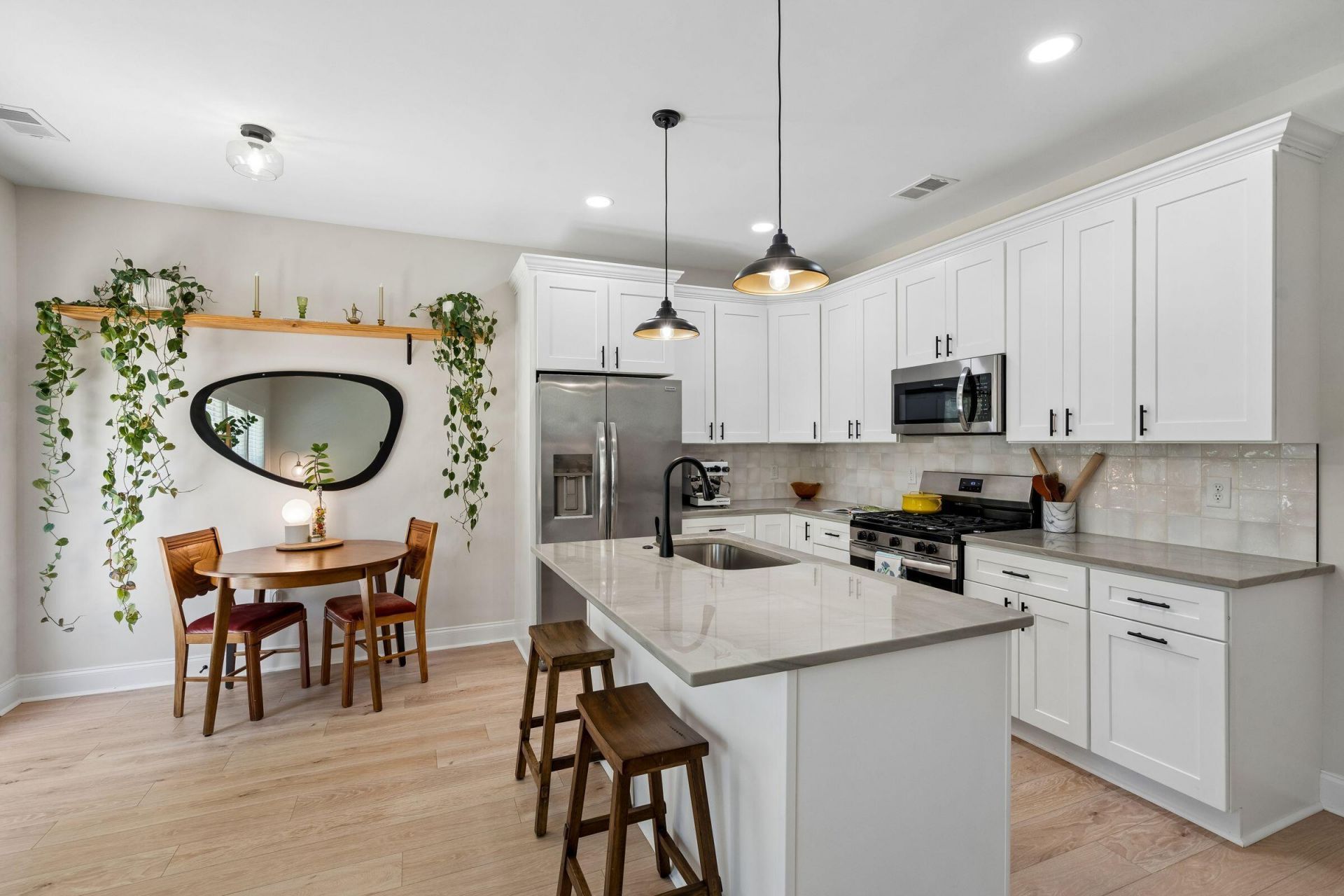 954 Channing Street Photo 10