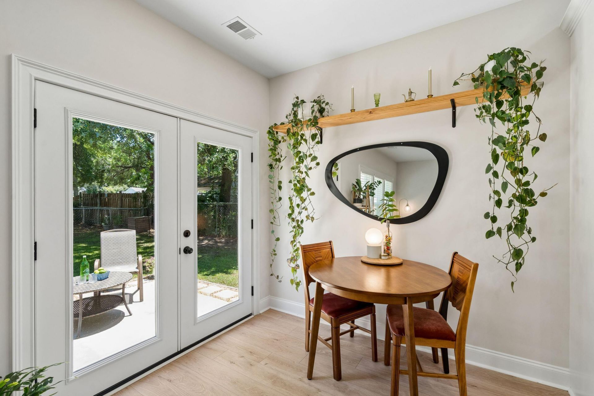 954 Channing Street Photo 12