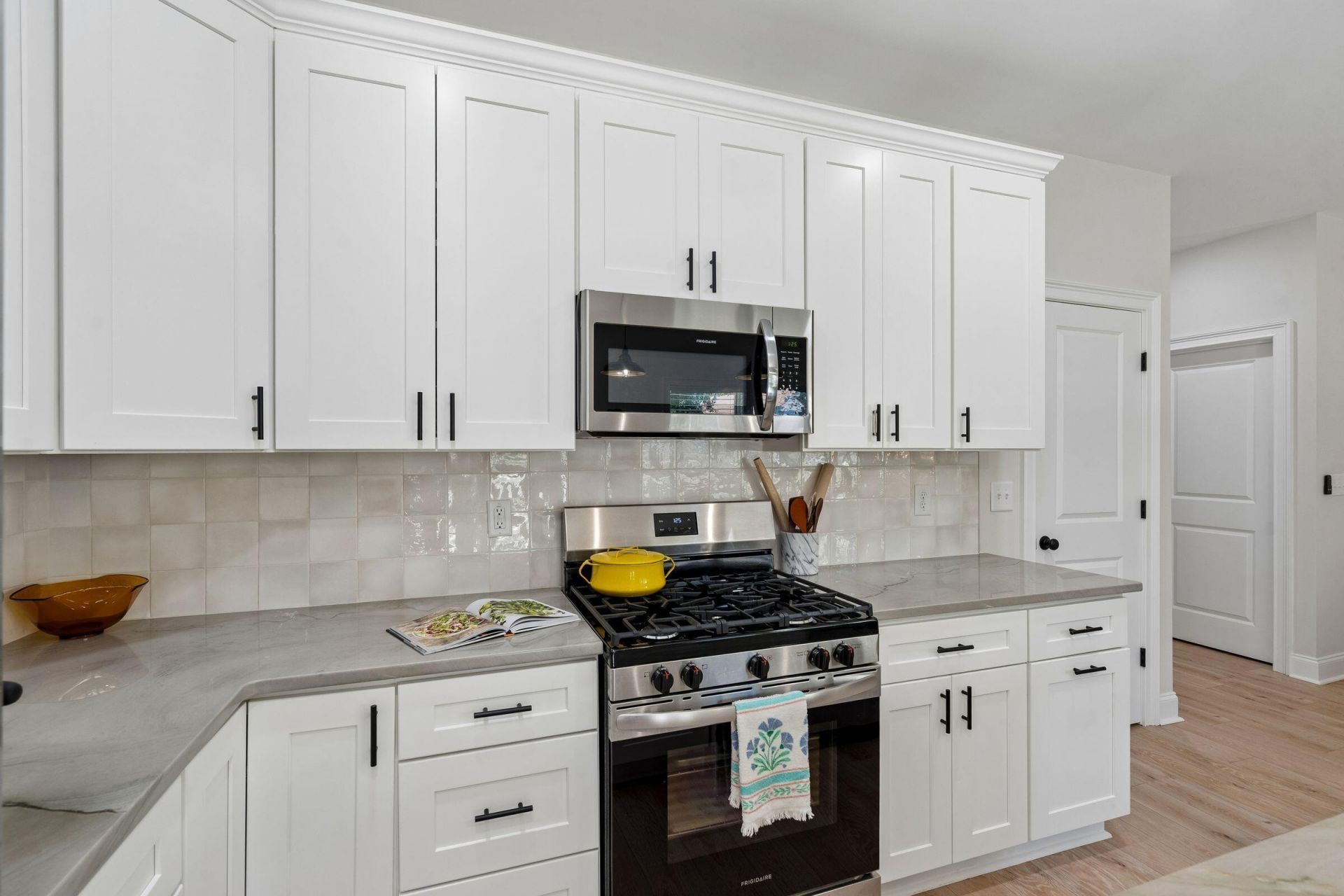 954 Channing Street Photo 15