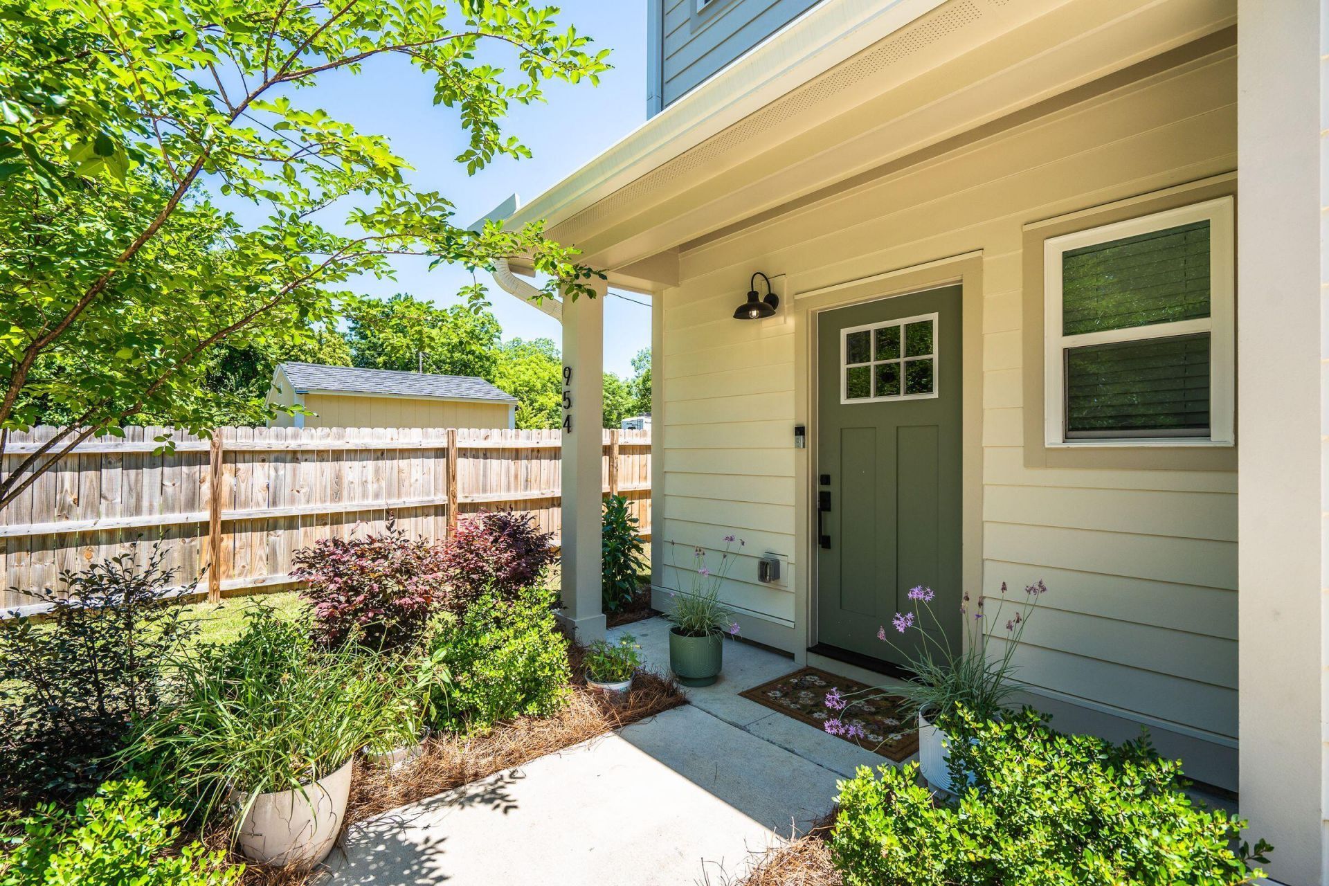 954 Channing Street Photo 4