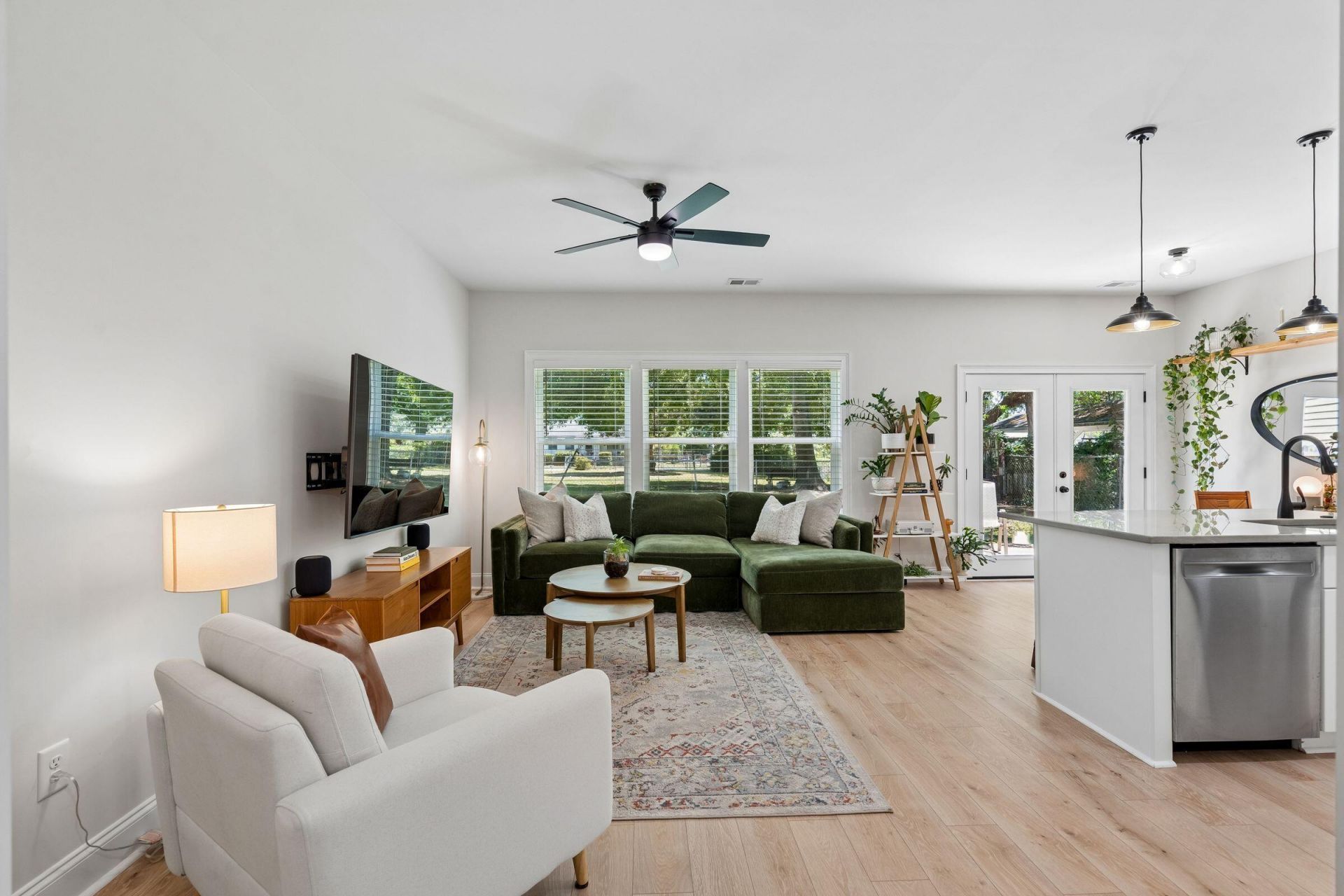 954 Channing Street Photo 7