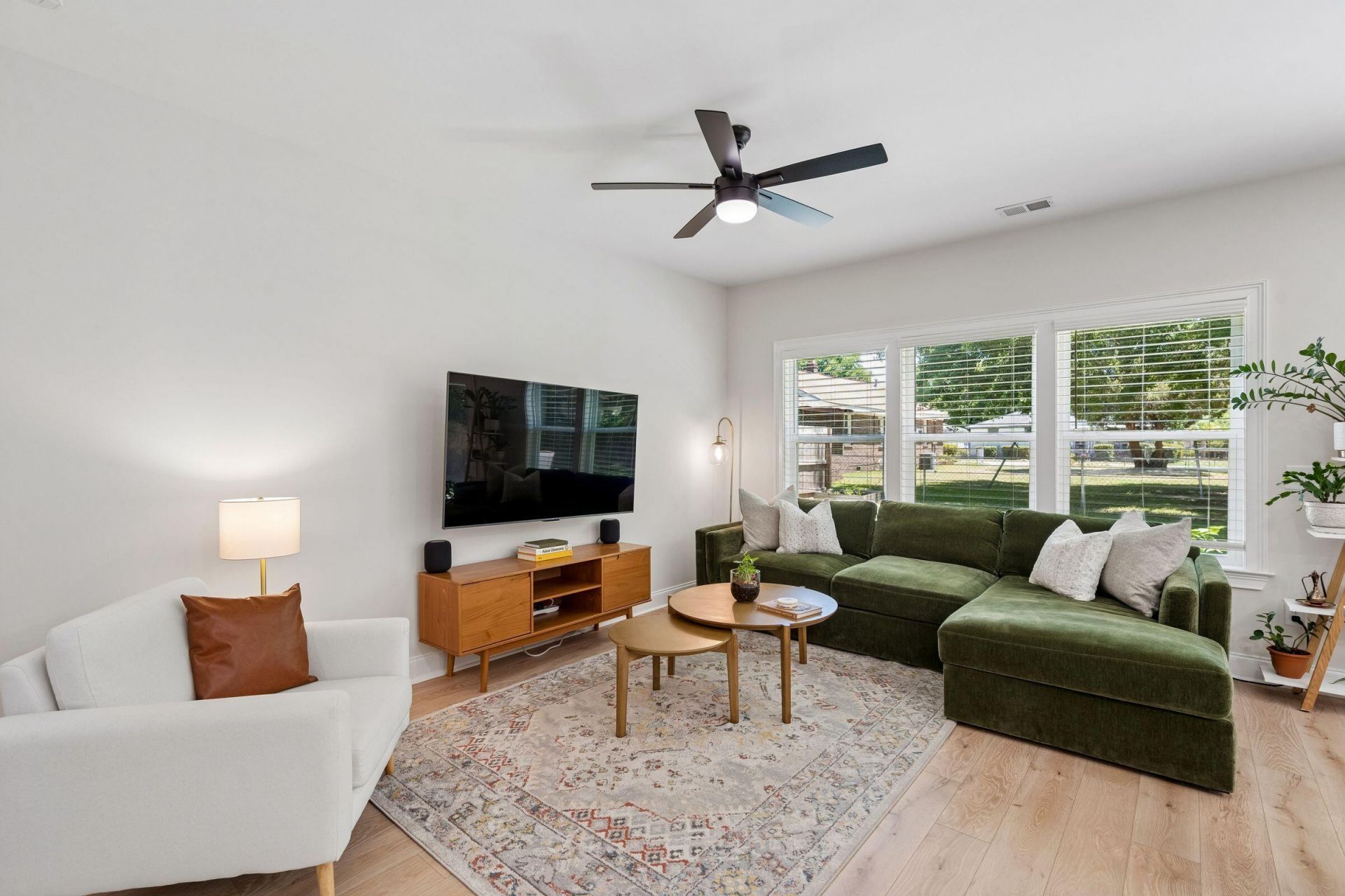 954 Channing Street Photo 8