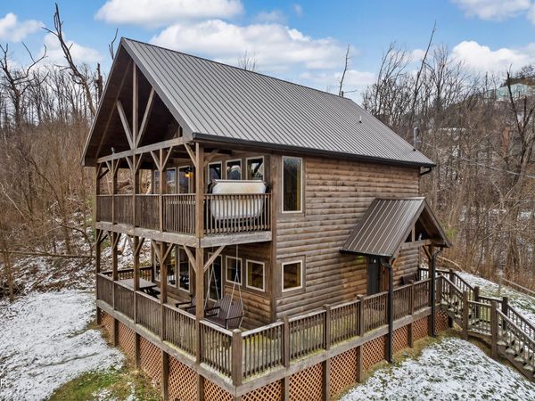 634 Wiley Oakley Drive, Gatlinburg, TN 37738