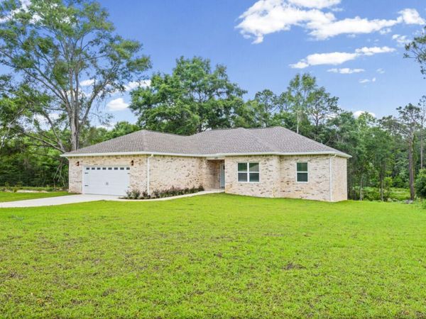 699 Pinewood Drive, DeFuniak Springs, FL 32433