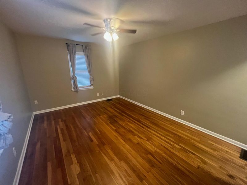 346 E Mithoff Street , Columbus, OH 43206 Photo 2