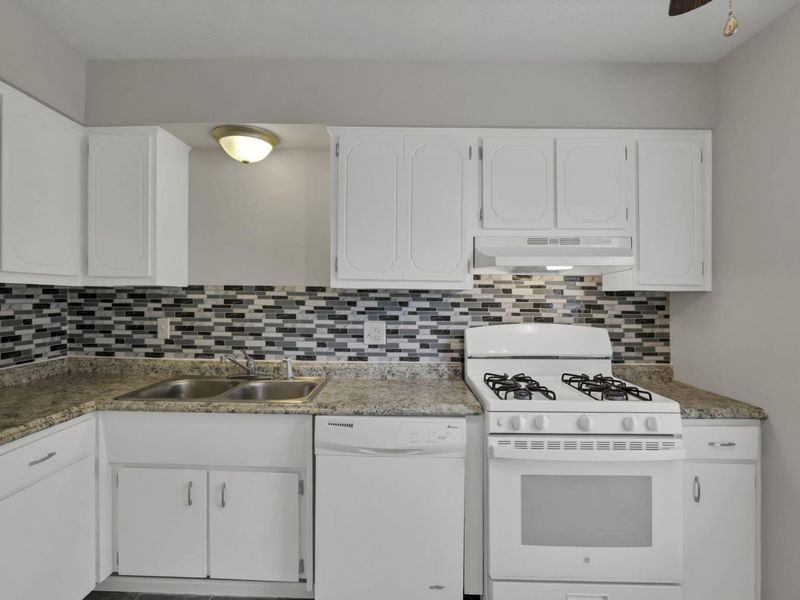 5862 Hallridge Circle , Columbus, OH 43232 Photo 10