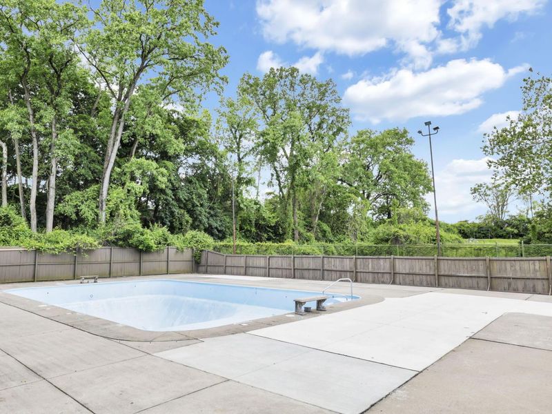 5862 Hallridge Circle , Columbus, OH 43232 Photo 13