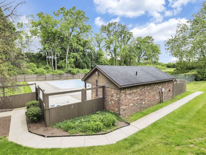 5862 Hallridge Circle , Columbus, OH 43232 Photo 14