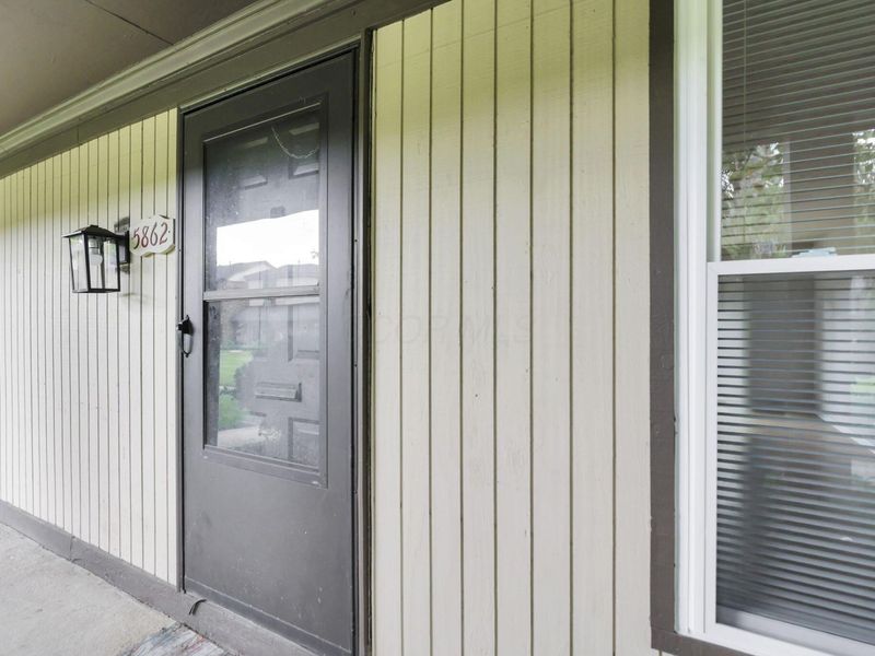 5862 Hallridge Circle , Columbus, OH 43232 Photo 17