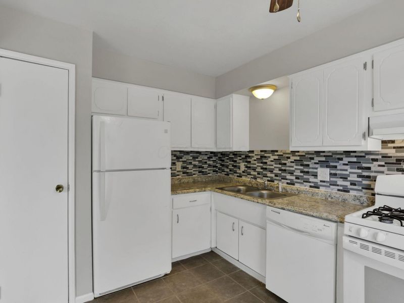 5862 Hallridge Circle , Columbus, OH 43232 Photo 22