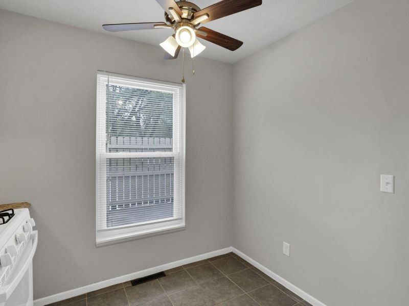 5862 Hallridge Circle , Columbus, OH 43232 Photo 24