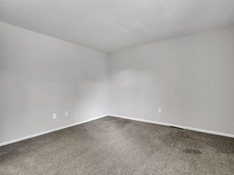 5862 Hallridge Circle , Columbus, OH 43232 Photo 27