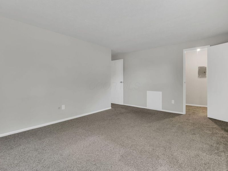 5862 Hallridge Circle , Columbus, OH 43232 Photo 32