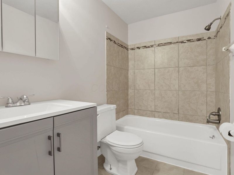 5862 Hallridge Circle , Columbus, OH 43232 Photo 35