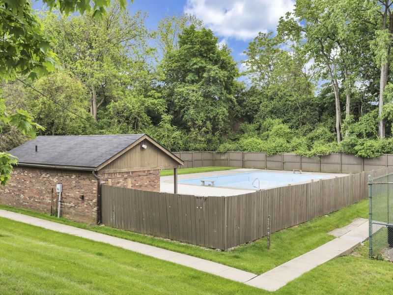 5862 Hallridge Circle , Columbus, OH 43232 Photo 42