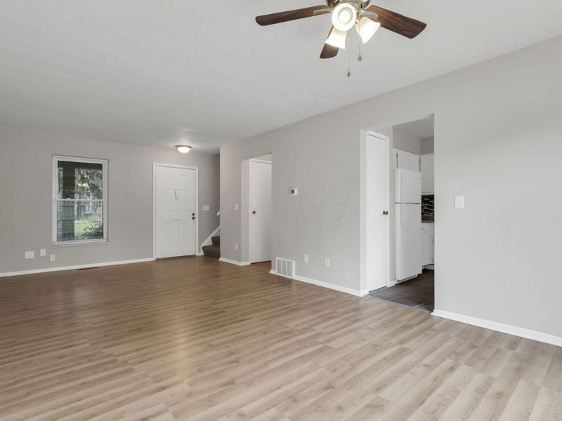 5862 Hallridge Circle , Columbus, OH 43232 Photo 9